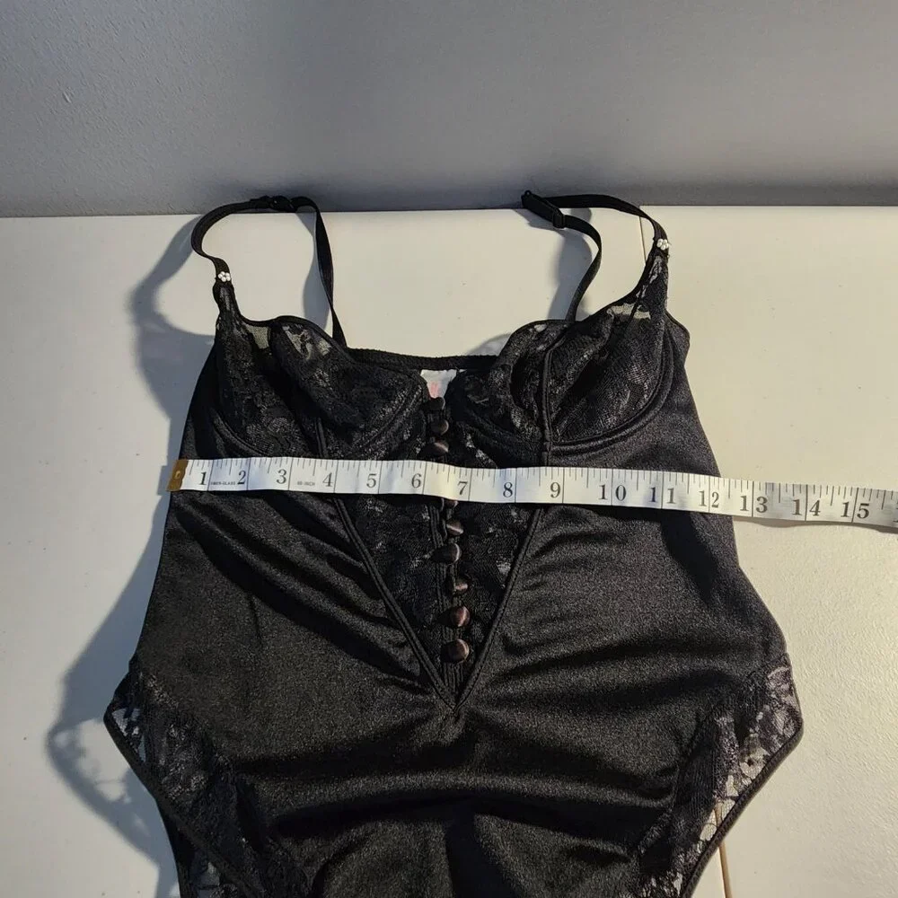 Vintage Victoria’s Secret Black‎ Lace Bodysuit Size 36B Feminine 90s Romantic